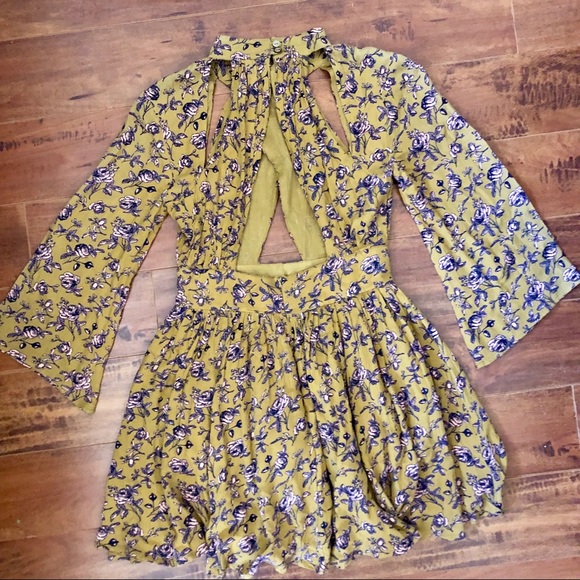 Planet Blue Floral Cutout Romper - Picture 4 of 5